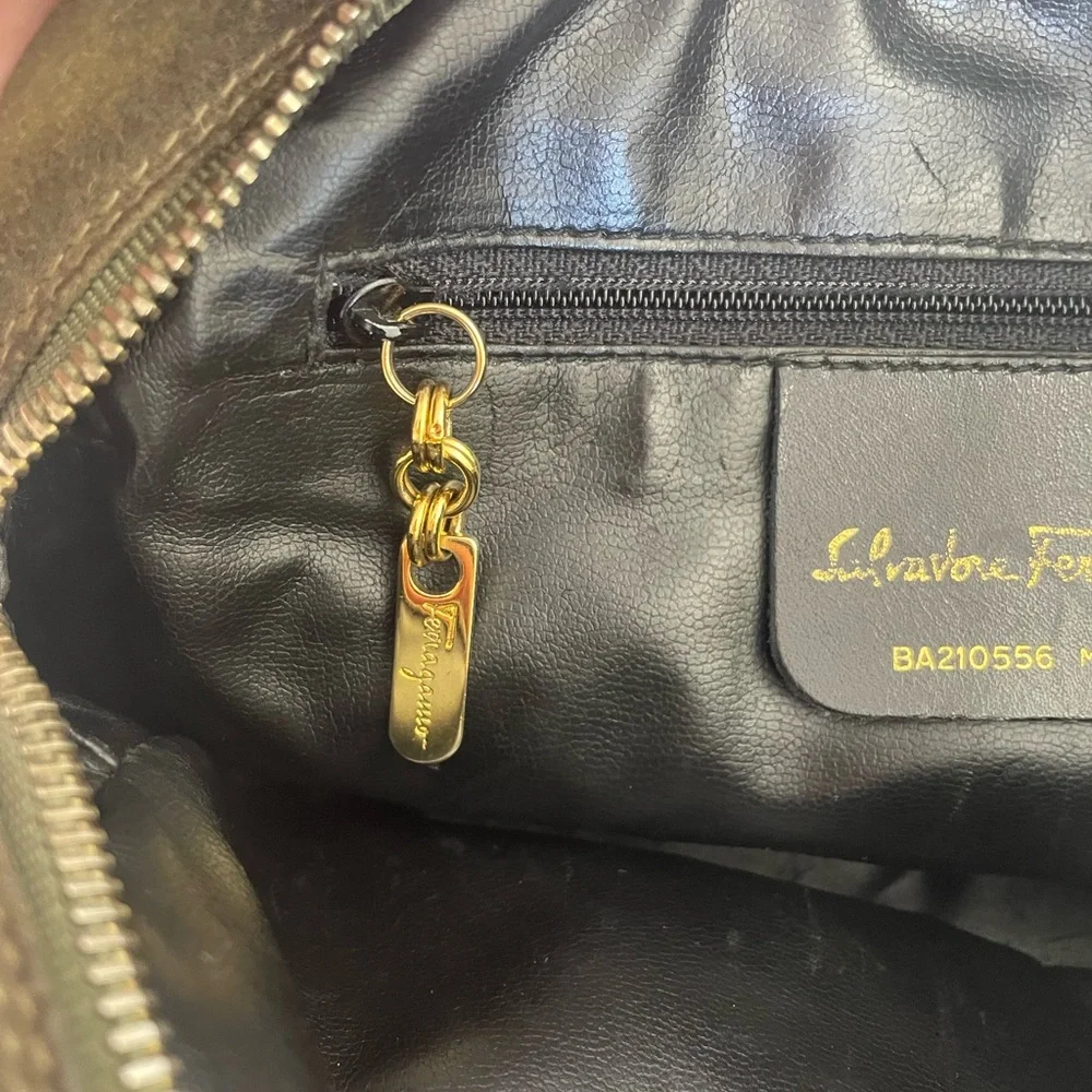 Auth VTG FERRAGAMO Green Suede Crossbody Bag - Picture 11 of 11